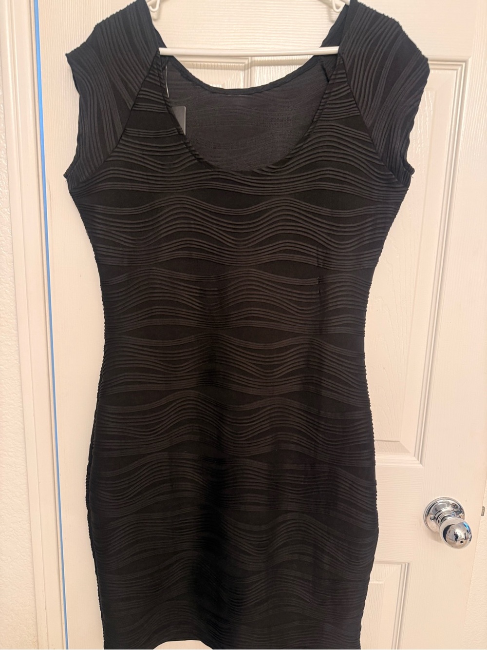 Black Textured Cap-Sleeve Bodycon Dress - Women